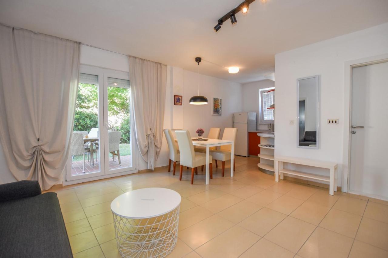 Movo House Apartment Pag Town Bagian luar foto