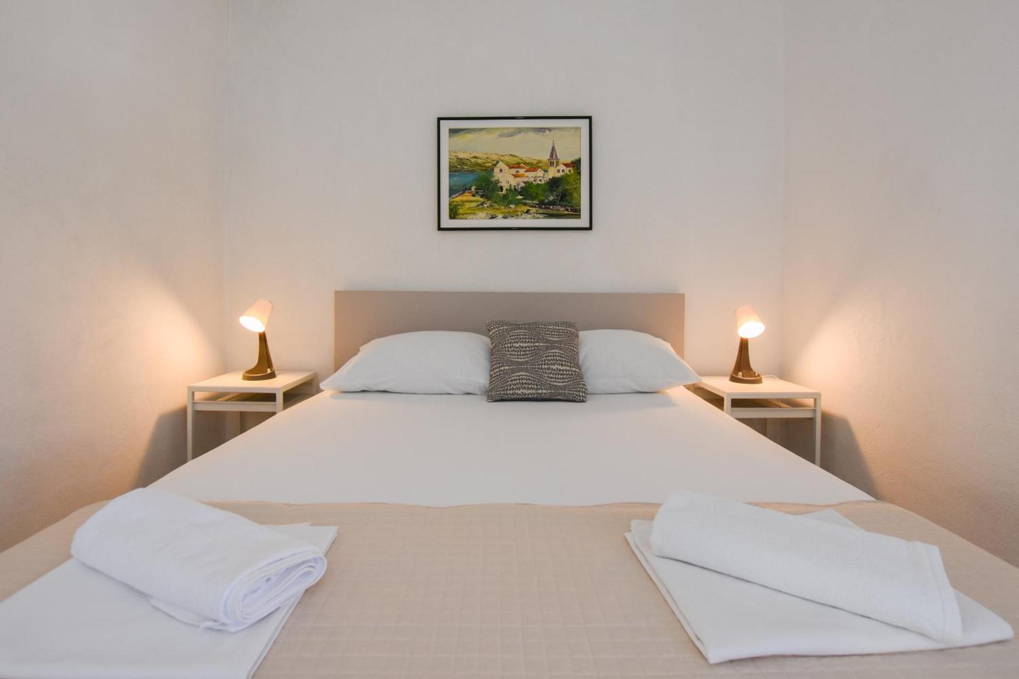 Movo House Apartment Pag Town Bagian luar foto